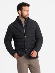 Męska pikowana kurtka o kroju marynarki – czarna V3 OM-JALP-0188 - XXL. Czarne kurtki męskie Ombre Clothing, z aplikacjami, z gumy, eleganckie. W wyprzedaży za 169.99 zł.