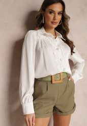 Biała Koszula z Koronkowymi Wstawkami i Ozdobnymi Guzikami Herinna. Białe bluzki damskie Renee, m, bez wzorów, z koronki, eleganckie, bez kołnierzyka, bez ramiączek. Za 69.99 zł.