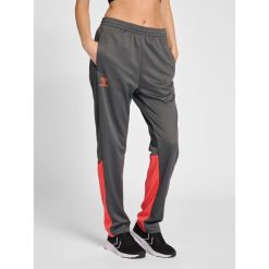 Damskie spodnie dresowe Hummel Ongrid Poly. Szare spodnie dresowe damskie Hummel, bez wzorów, z dresówki, do piłki nożnej. Za 152.50 zł.