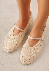 Ciemnobeżowe Ażurowe Balerinki VICES Ozdobione Plecionką Savamisa. Brązowe baleriny damskie Renee, na lato, w ażurowe wzory, z materiału, bez obcasa, na płaskiej podeszwie. Za 99.99 zł.