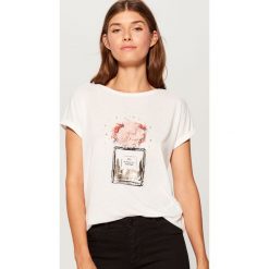 Koszulka oversize - Biały. T-shirty damskie marki Mohito. W wyprzedaży za 29.99 zł.