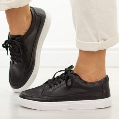 Czarne skórzane półbuty damskie Sergio Leone sp016. Czarne półbuty damskie Sergio Leone, na jesień, bez wzorów, ze skóry, eleganckie, bez obcasa, bez zapięcia. Za 199.00 zł.