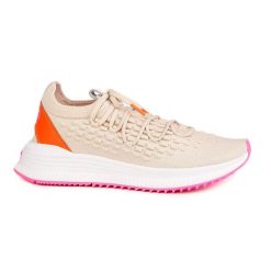 Puma Avid Fusefit ZLN 0480 – niskie buty sportowe kremowe. Białe obuwie sportowe damskie Puma, bez wzorów. Za 325.99 zł.