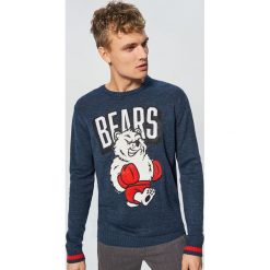 Sweter z aplikacją - Granatowy. Swetry przez głowę męskie marki Cropp. W wyprzedaży za 29.99 zł.