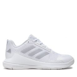 Buty halowe adidas. Białe obuwie sportowe damskie Adidas, bez wzorów. Za 479.99 zł.