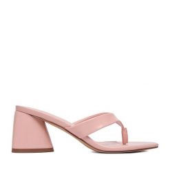 Japonki JENNY. Czerwone klapki damskie Jenny, bez wzorów, bez obcasa. Za 119.99 zł.