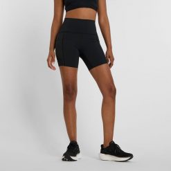 Spodenki damskie New Balance WS51271BK – czarne. Czarne szorty damskie New Balance, s, bez wzorów, z lycry, z podwyższonym stanem. Za 299.99 zł.