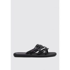 Klapki damskie Ipanema 83606AW816. Czarne klapki damskie Ipanema, bez wzorów, z materiału, sportowe, bez obcasa. Za 84.99 zł.