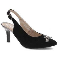 Sandały damskie Karino, naturalna skóra licowa z odkrytą piętą i regulowanym paskiem na sprzączce spiczastym noskiem z metalową aplikacją oraz smukły. Czarne sandały damskie Karino, z aplikacjami, ze skóry, bez obcasa, na obcasie, bez zapięcia. Za 209.00 zł.