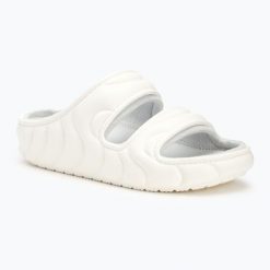 Klapki Crocs Classic Cozzzy Overpuff Sandal. Białe klapki damskie Crocs, bez wzorów, bez obcasa. Za 229.99 zł.