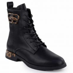 Skórzane botki damskie workery czarne Filippo DBT7206. Czarne botki damskie Filippo, ze skóry, bez obcasa, bez zapięcia. Za 269.99 zł.
