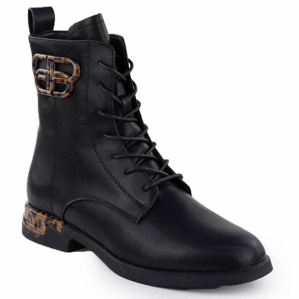 Skórzane botki damskie workery czarne Filippo DBT7206. Czarne botki damskie Filippo, ze skóry, bez obcasa, bez zapięcia. Za 269.99 zł.