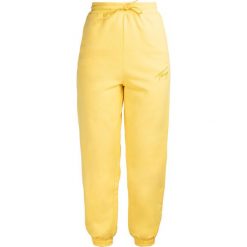 Tommy Hilfiger Spodnie dresowe Tommy Hilfiger Petitte DW0DW11886-ZGF. Spodnie dresowe damskie Tommy Hilfiger, bez wzorów, z dresówki. Za 329.00 zł.