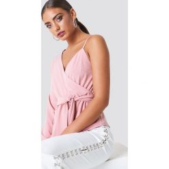 NA-KD Asymetryczna koszula - Pink. Różowe koszule damskie NA-KD, z asymetrycznym kołnierzem, z długim rękawem. Za 121.95 zł.