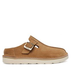 Klapki Clarks. Brązowe klapki damskie Clarks, bez wzorów, bez obcasa. Za 429.99 zł.