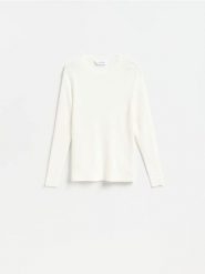Dopasowany sweter muscle fit - złamana biel. Swetry przez głowę męskie Reserved, l, bez wzorów, z dzianiny, bez kołnierzyka. Za 119.99 zł.