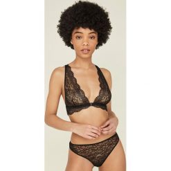 Undiz - Stringi Everydayiz. Czarne stringi damskie Undiz, s, bez wzorów, z bawełny. Za 29.90 zł.