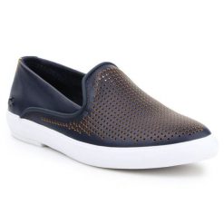 Buty Lacoste W 7-31CAW01272M3 niebieskie. Niebieskie obuwie sportowe damskie bez wzorów, z gumy. Za 544.84 zł.