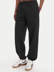 Reebok Spodnie dresowe Reebok x Ewa Chodakowska Ada RK25621CCW Czarny Relaxed Fit. Czarne spodnie dresowe damskie Reebok, s, bez wzorów, z bawełny. Za 249.99 zł.