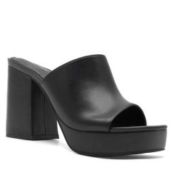 Klapki DeeZee. Czarne klapki damskie DeeZee, bez wzorów, bez obcasa. Za 159.99 zł.