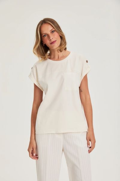 T-shirt z kieszonką ecru. Bluzki damskie MOODO, bez wzorów, z bawełny, bez kołnierzyka. W wyprzedaży za 39.99 zł.