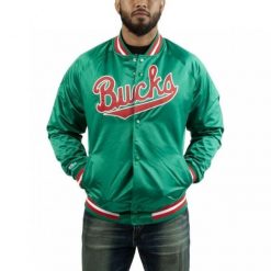 Kurtka męska do koszykówki NBA Milwaukee Bucks Lightweight Jacket. Zielone kurtki męskie Mitchell & Ness, l, bez wzorów, z materiału, sportowe, bez kaptura. Za 459.00 zł.