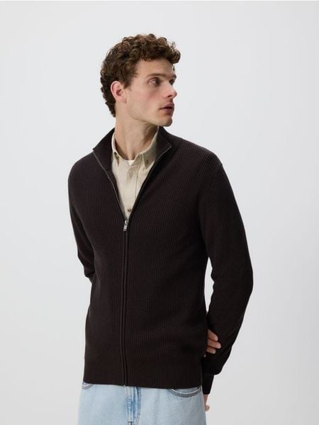 Rozpinany sweter z golfem - ciemnobrązowy. Brązowe kardigany męskie Reserved, l, bez wzorów, z bawełny. Za 139.99 zł.