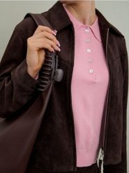 Sweter z kołnierzykiem z wiskozą - różowy. Czerwone swetry damskie Sinsay, l, bez wzorów, z wiskozy, bez kołnierzyka, bez ramiączek, bez kaptura. Za 45.99 zł.