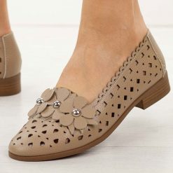 Beżowe ażurowe półbuty damskie M.Daszyński 25113-7. Brązowe półbuty damskie M.Daszyński, na lato, z aplikacjami, ze skóry, casualowe, bez obcasa, na płaskiej podeszwie, bez zapięcia. Za 219.00 zł.