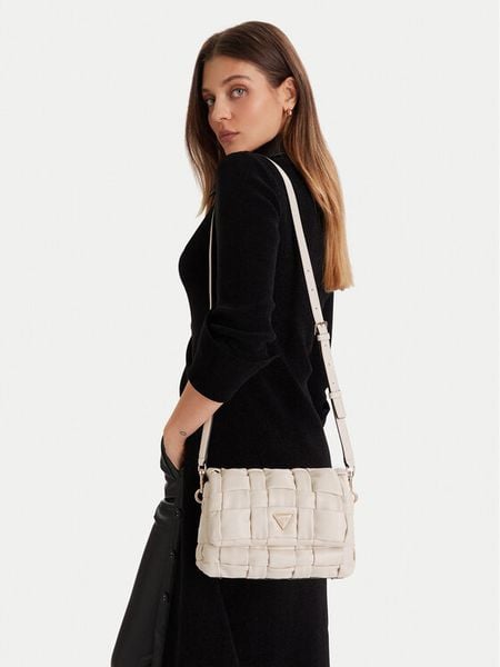 Guess Torebka Marion HWWG80 72190 Écru. Białe torebki do ręki damskie Guess, z aplikacjami, ze skóry, bez dodatków. Za 379.99 zł.