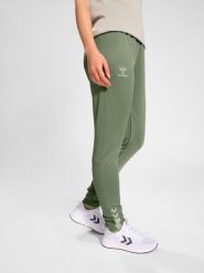 Damskie spodnie dresowe Hummel Active. Zielone spodnie dresowe damskie Hummel, s, bez wzorów, z dresówki. Za 184.00 zł.
