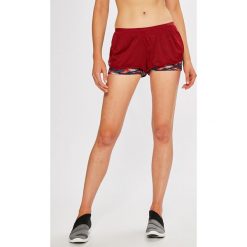 Triumph - Szorty Triaction The Fit-Ster. Szare szorty sportowe damskie Triumph, z dzianiny. W wyprzedaży za 69.90 zł.