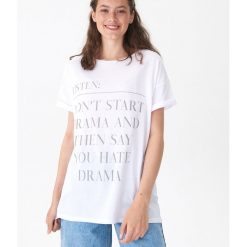 Koszulka oversize z odblaskowym nadrukiem - Biały. T-shirty damskie marki House. Za 39.99 zł.