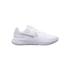 Buty do biegania damskie Nike Revolution 6 NN. Białe obuwie sportowe damskie Nike, bez wzorów, z gumy, do biegania, nike revolution. Za 377.00 zł.