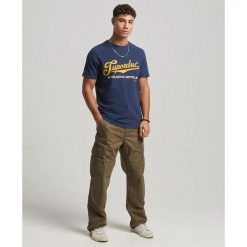 Ekologiczny T-shirt Superdry Vintage Scripted College. Niebieskie t-shirty męskie Superdry., m, bez wzorów, z bawełny, casualowe, bez kołnierzyka. Za 222.00 zł.