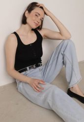 Czarny Prążkowany Top na Szerokich Ramiączkach z Bawełny Zdobiony Guzikami Bernella. Czarne bluzki damskie Born2be, m, z aplikacjami, z bawełny, eleganckie, bez kołnierzyka, bez ramiączek. Za 39.99 zł.