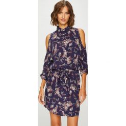 Answear - Sukienka. Szare sukienki damskie ANSWEAR, w paski, z tkaniny, casualowe. W wyprzedaży za 119.90 zł.