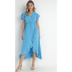 Niebieska Sukienka Mailcon. Niebieskie sukienki damskie Born2be, na imprezę, na lato, bez wzorów, eleganckie, bez kołnierzyka, bez ramiączek, maxi, kopertowe. Za 79.99 zł.