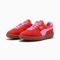 Buty sportowe damskie Puma PALERMO 39646372. Czerwone obuwie sportowe damskie Puma, bez wzorów, z materiału, do piłki nożnej. Za 350.45 zł.