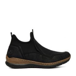 Botki Rieker. Czarne botki damskie Rieker, bez obcasa, na płaskiej podeszwie, bez zapięcia. Za 319.99 zł.
