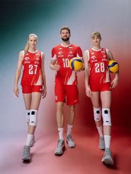 4F Koszulka meczowa replika męska 4F x Polska Siatkówka - czerwona XL. Czerwone koszulki sportowe męskie 4f, m, bez wzorów, z dzianiny, klasyczne, bez kołnierzyka. Za 199.99 zł.