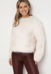 Jasnoróżowy Sweter z Wiskozą o Długim Włosiu z Ozdobną Aplikacją z Kwiatami Tailina. Czerwone swetry damskie Born2be, na zimę, z aplikacjami, z wiskozy, bez kołnierzyka, bez ramiączek, długie, bez kaptura. Za 119.99 zł.