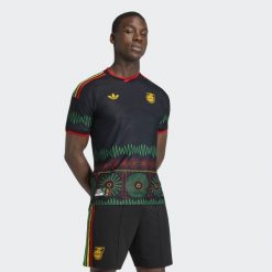 Oryginalna koszulka wyjazdowa Jamajka 26 x Bob Marley. Czarne koszulki sportowe męskie Adidas, bez wzorów, bez kołnierzyka, bez ramiączek, do piłki nożnej, climacool (adidas). Za 649.00 zł.