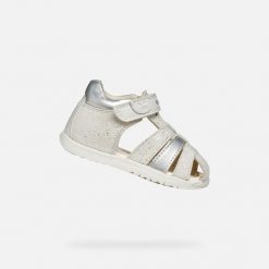 Sandały GEOX B SANDAL MACCHIA GIR Beżowy. Białe sandały damskie Geox, bez wzorów, ze skóry, bez obcasa, bez zapięcia. Za 219.99 zł.