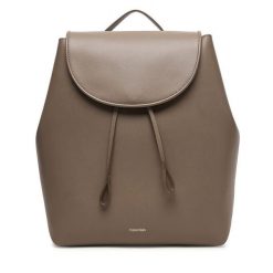 Plecak Calvin Klein. Brązowe plecaki damskie Calvin Klein, bez wzorów. Za 649.99 zł.