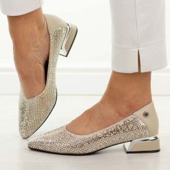 Beżowe ażurowe skórzane czółenka damskie Vinceza 99201. Brązowe czółenka damskie VINCEZA, w ażurowe wzory, z jeansu, eleganckie, bez obcasa, na obcasie, bez zapięcia. Za 249.00 zł.