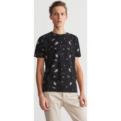 T-shirt z motywem kosmosu - Czarny. T-shirty męskie marki Giacomo Conti. Za 39.99 zł.
