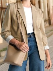 Żakiet - beżowy. Brązowe żakiety damskie Sinsay, l, bez wzorów, z dzianiny. W wyprzedaży za 49.99 zł.