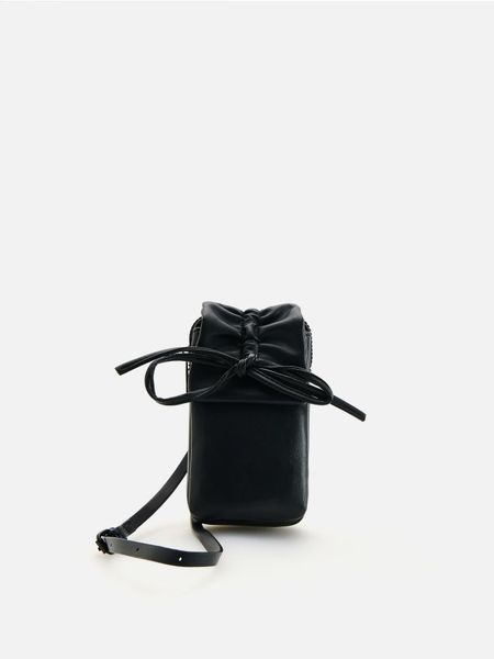 Mała torebka na ramię - czarny. Czarne torby i plecaki dziecięce Reserved, ze skóry, małe. Za 59.99 zł.