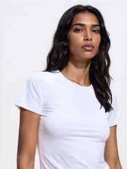 T-shirt slim fit - biały. Białe t-shirty damskie Reserved, l, bez wzorów, z dzianiny, bez kołnierzyka. Za 45.99 zł.